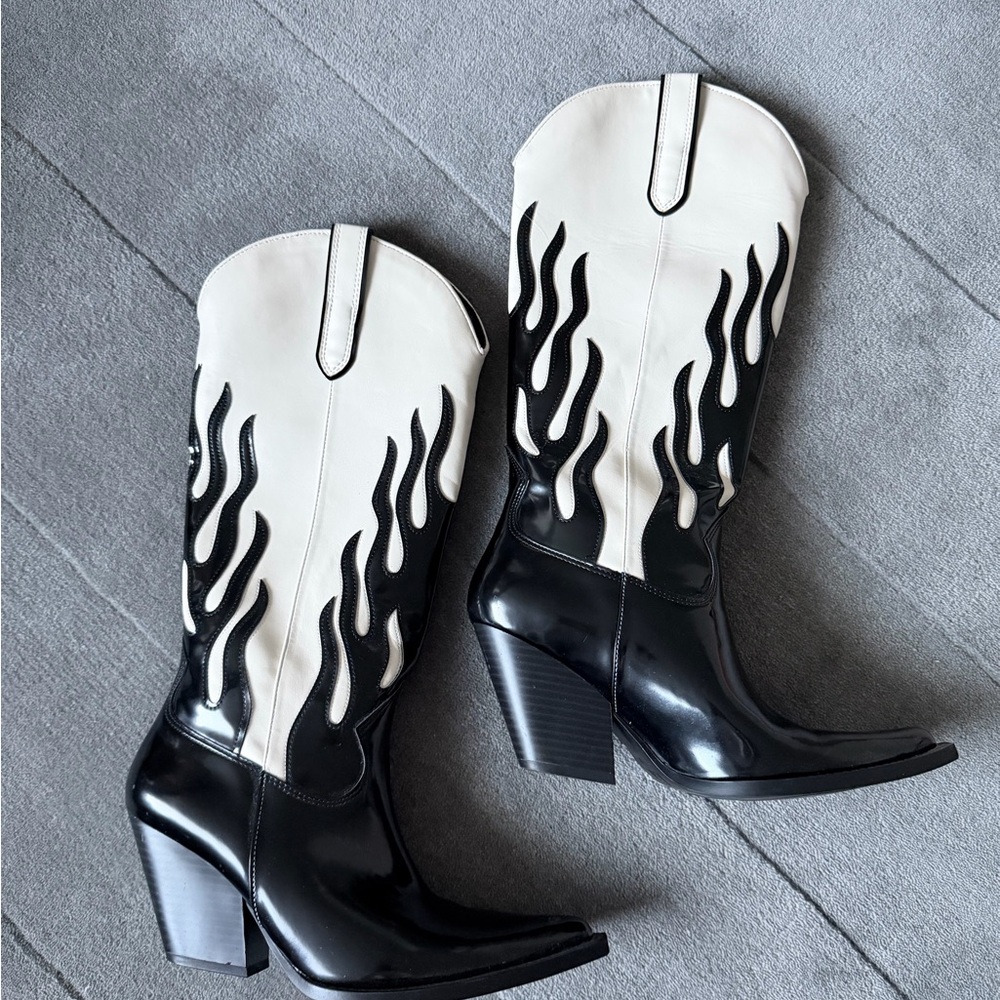 Zara Western Boot in Black/Cream Flames